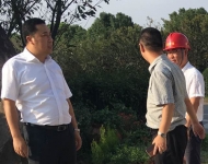 周恒超董事长与徐仁标市长、李昌明常务副市长交谈